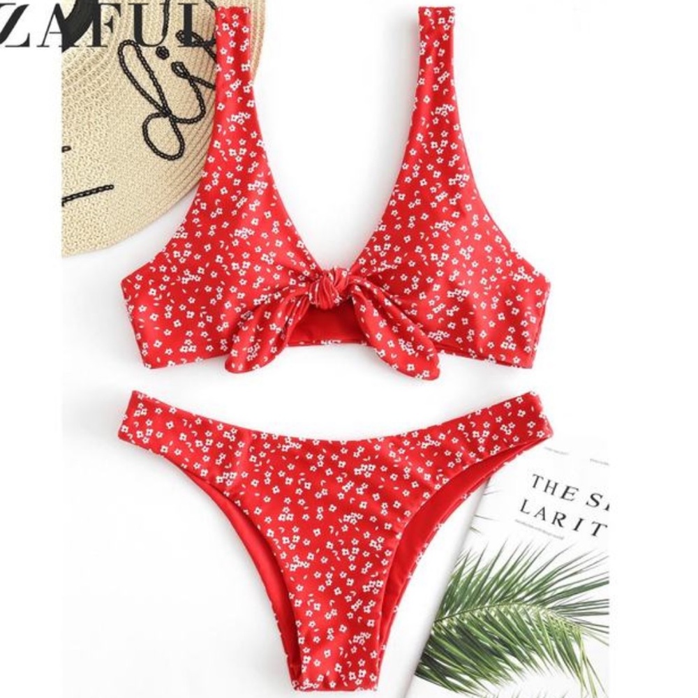 👙Tie Red & White Floral Handkerchief Bikini Top String Tie 6 Tablecloth Pattern